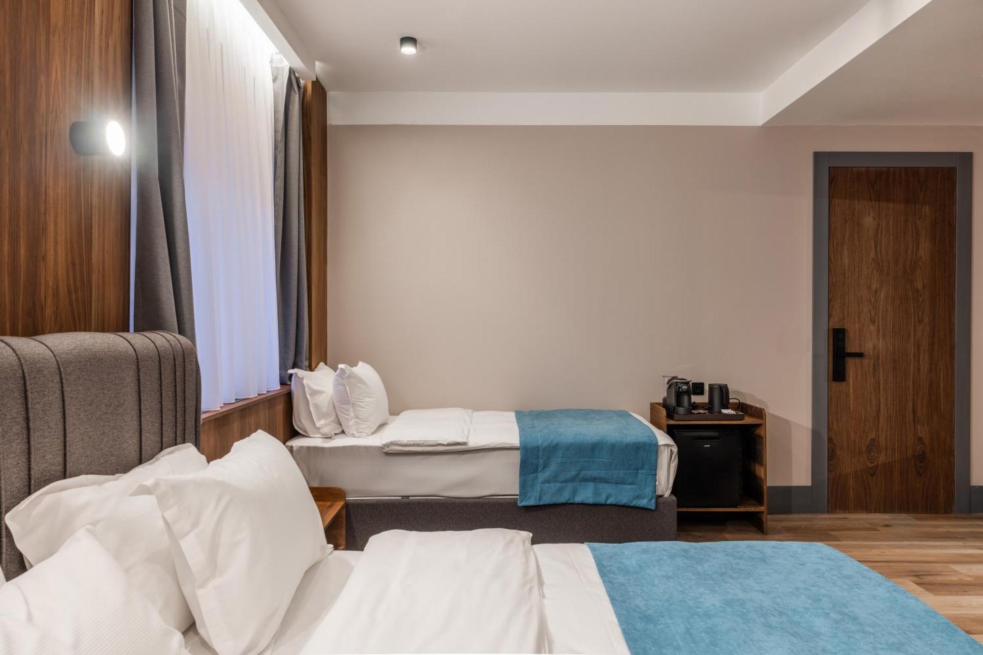 Hotel Square By Margo Pristina Eksteriør billede