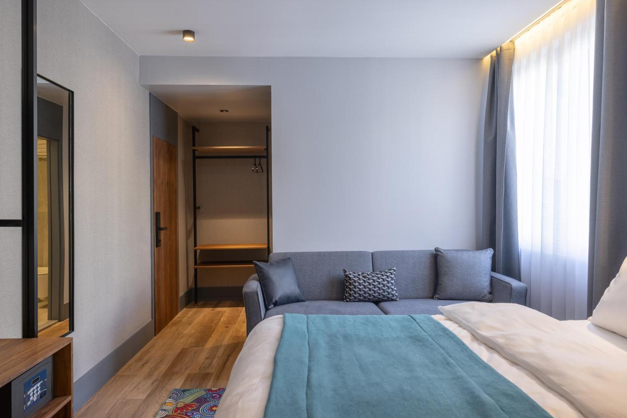 Hotel Square By Margo Pristina Eksteriør billede