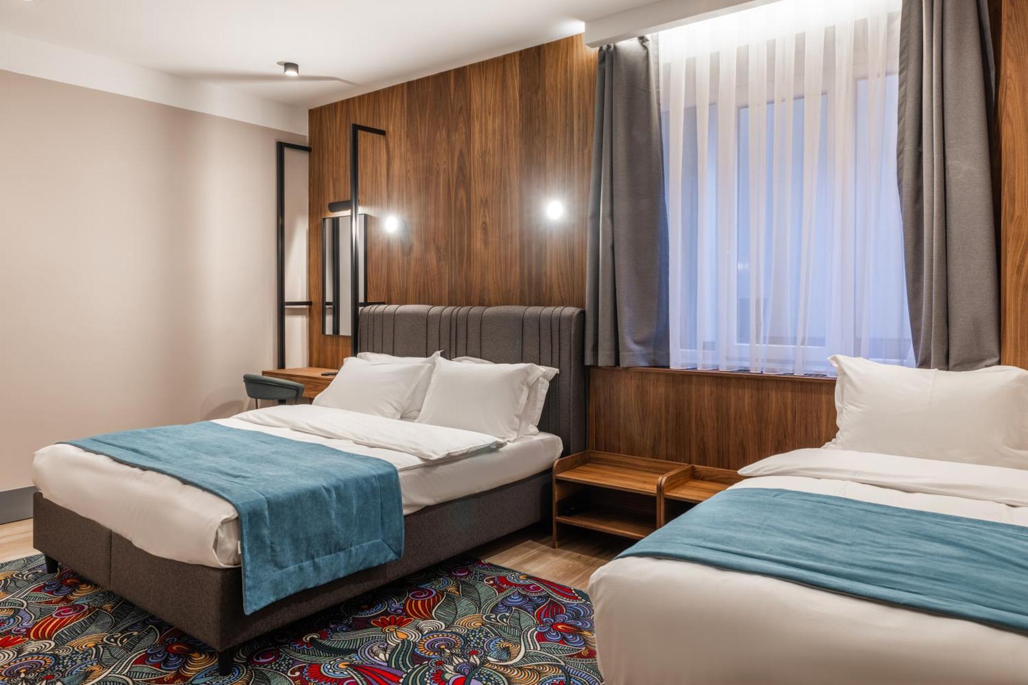 Hotel Square By Margo Pristina Eksteriør billede