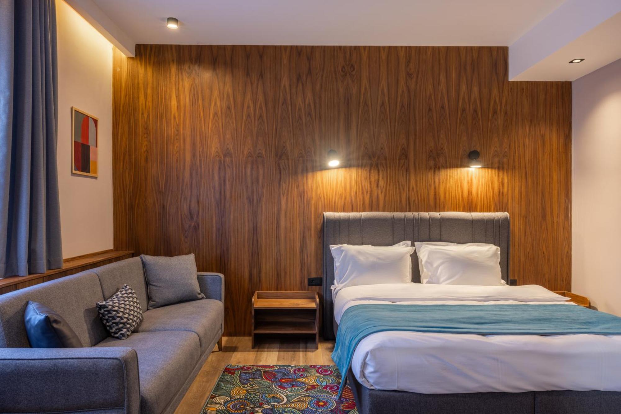 Hotel Square By Margo Pristina Eksteriør billede