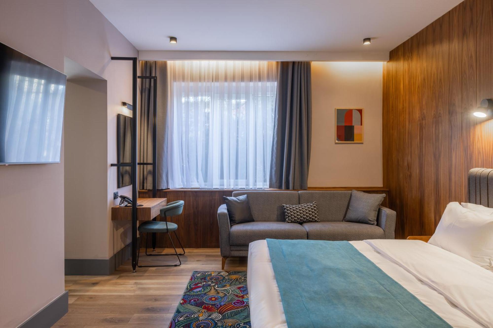 Hotel Square By Margo Pristina Eksteriør billede
